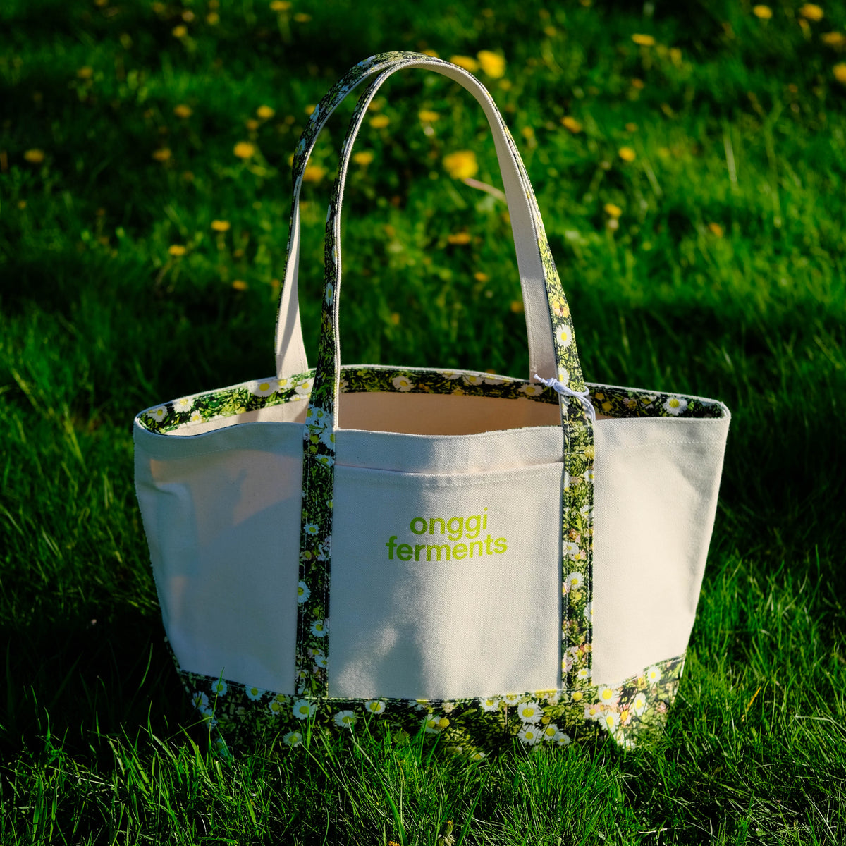 Finding Balance Boat Tote - Daisies