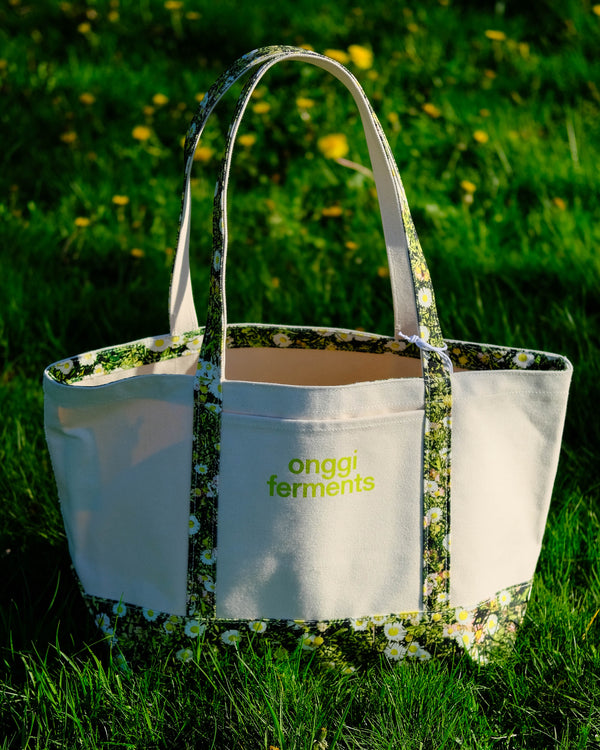 Finding Balance Boat Tote - Daisies